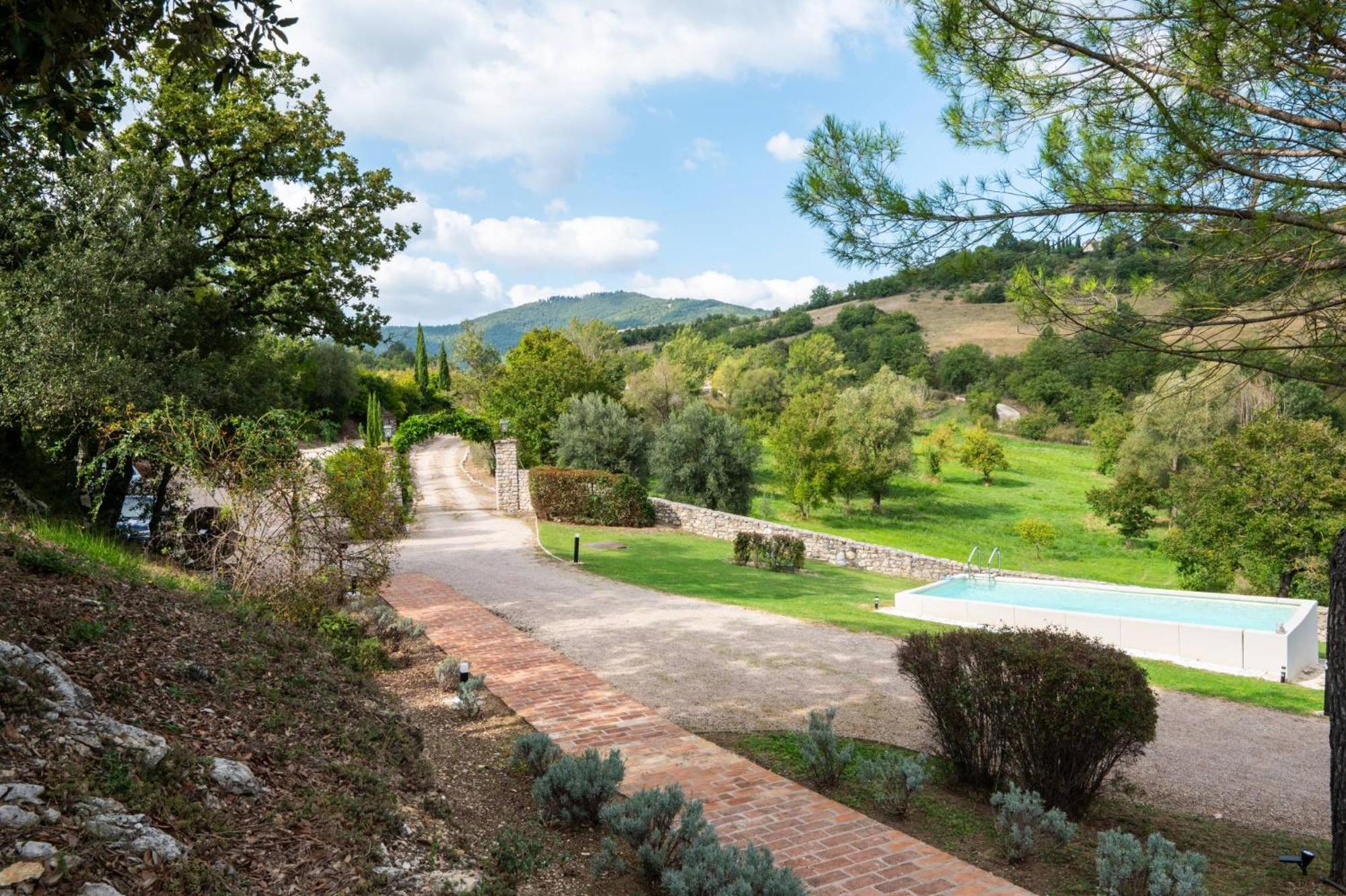 Castello Valenzino Panzió Antognola Kültér fotó