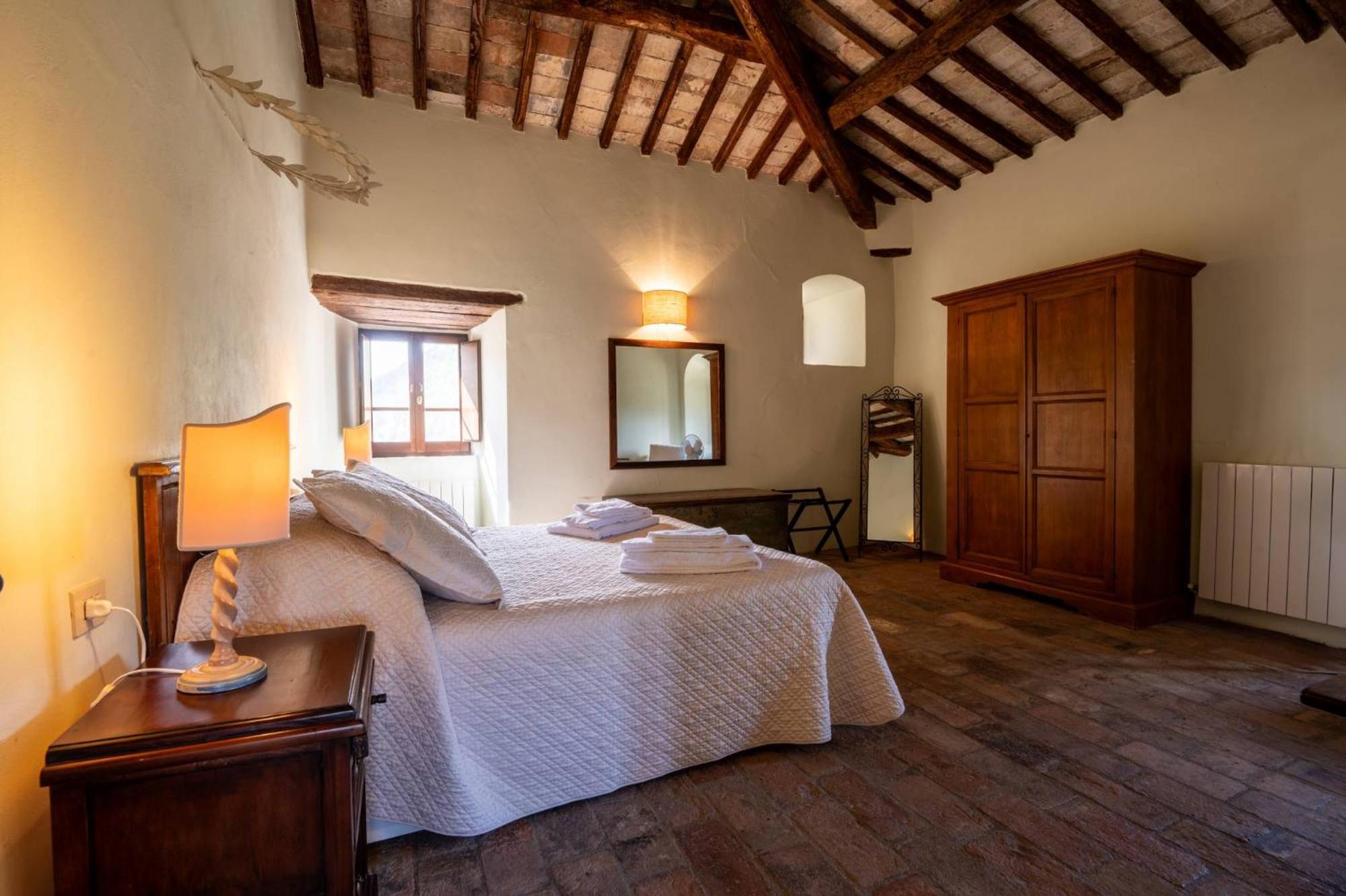 Castello Valenzino Panzió Antognola Kültér fotó