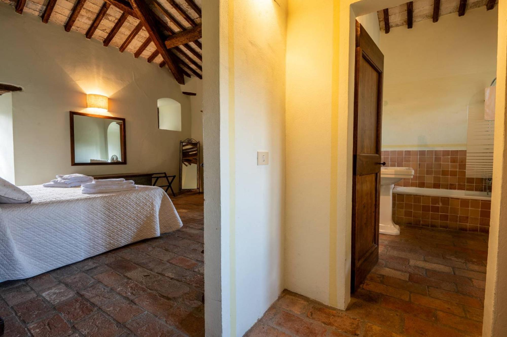 Castello Valenzino Panzió Antognola Kültér fotó