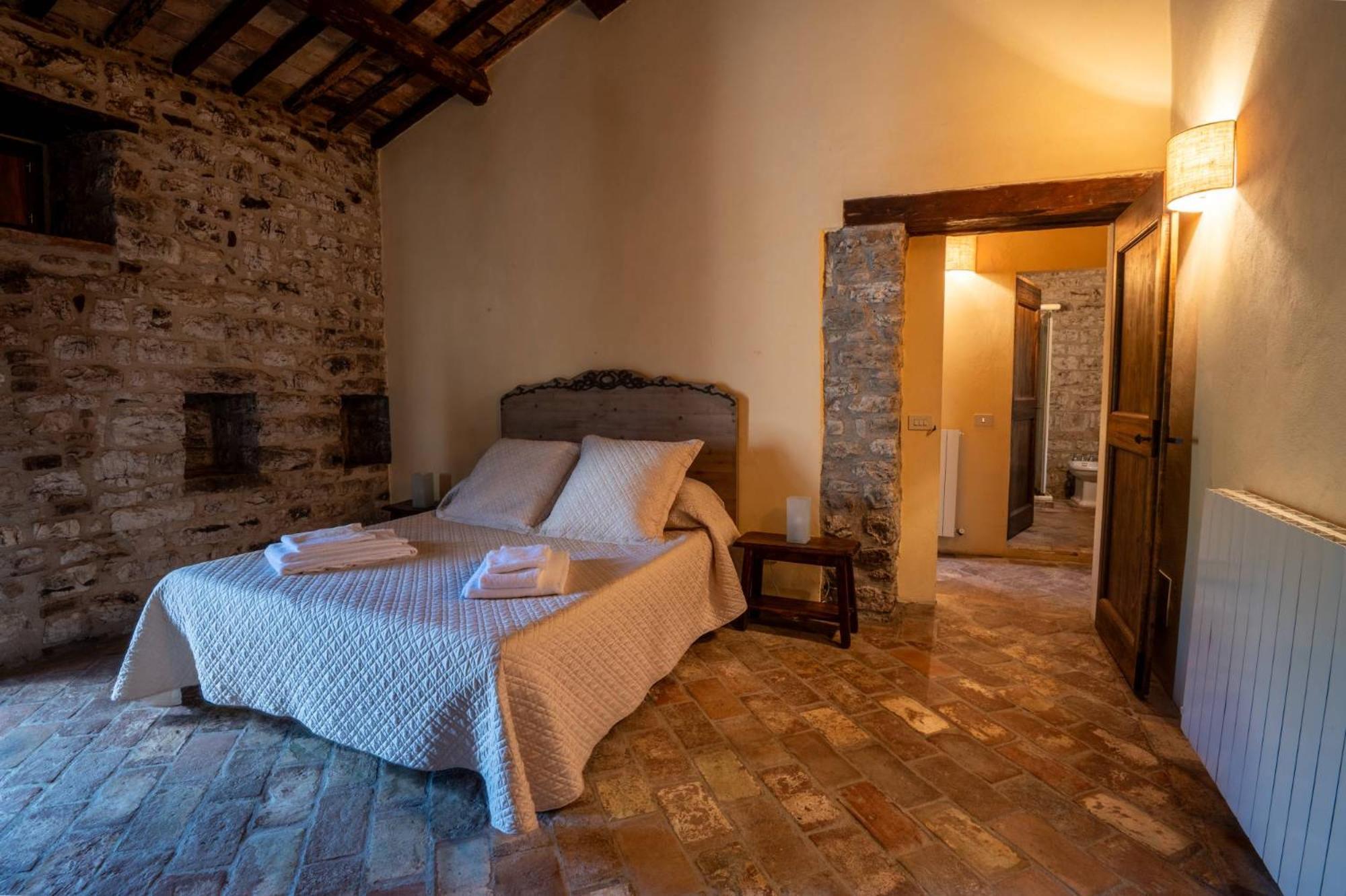 Castello Valenzino Panzió Antognola Kültér fotó
