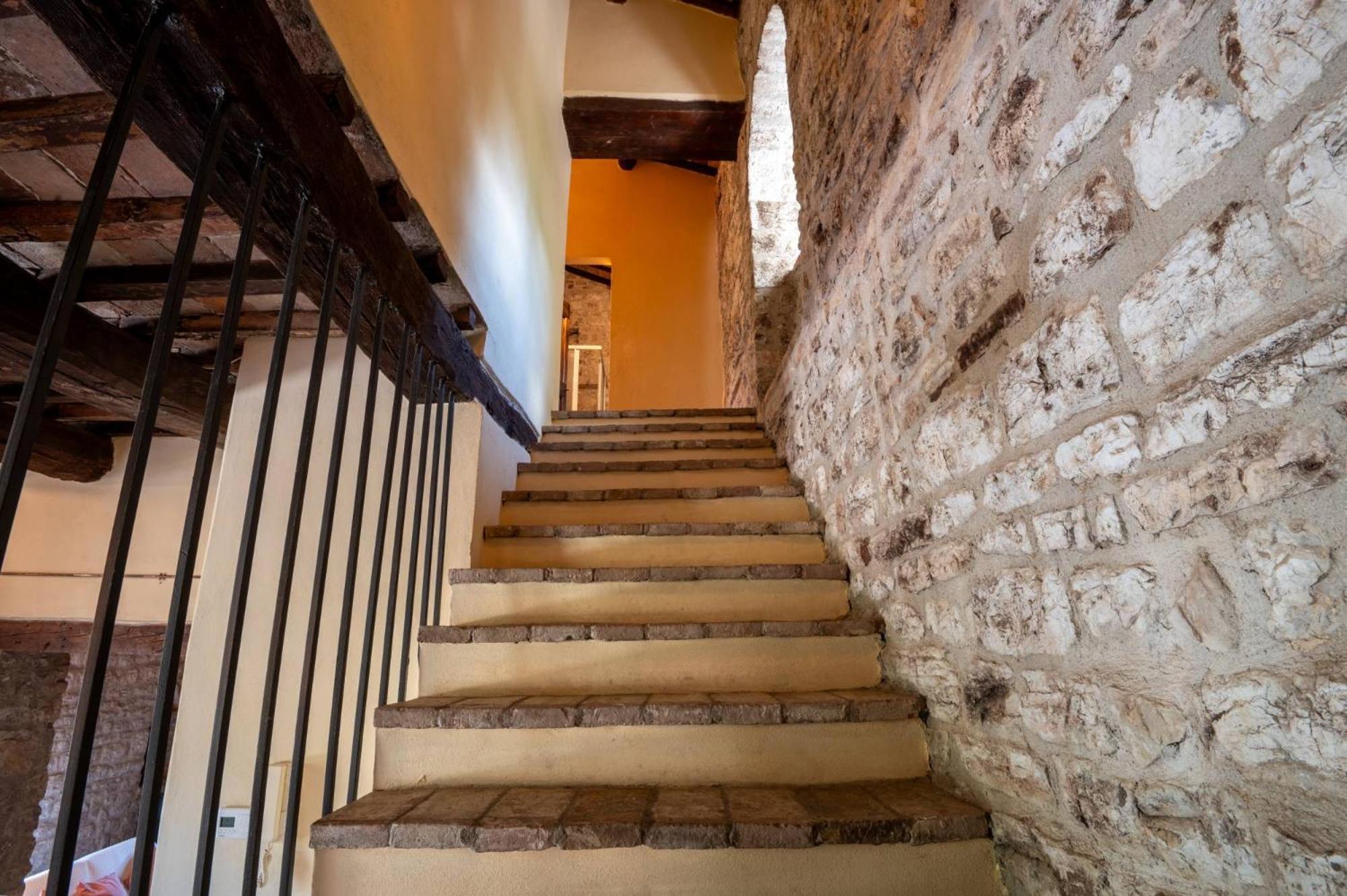 Castello Valenzino Panzió Antognola Kültér fotó