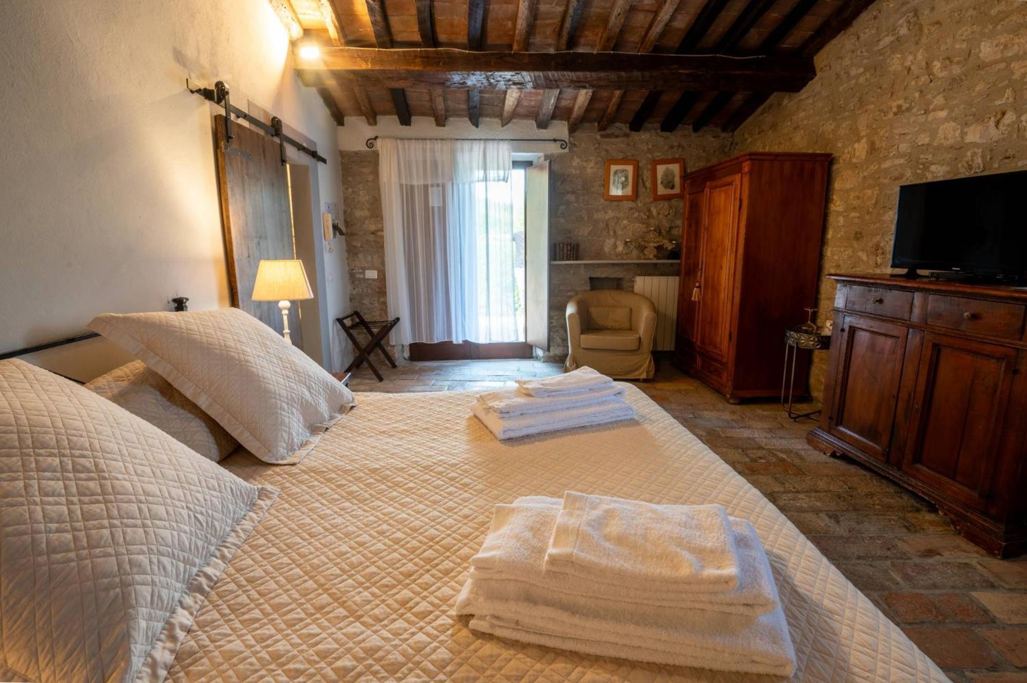 Castello Valenzino Panzió Antognola Kültér fotó