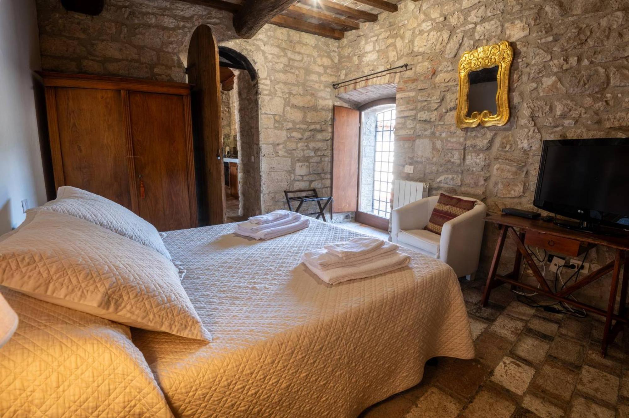 Castello Valenzino Panzió Antognola Kültér fotó