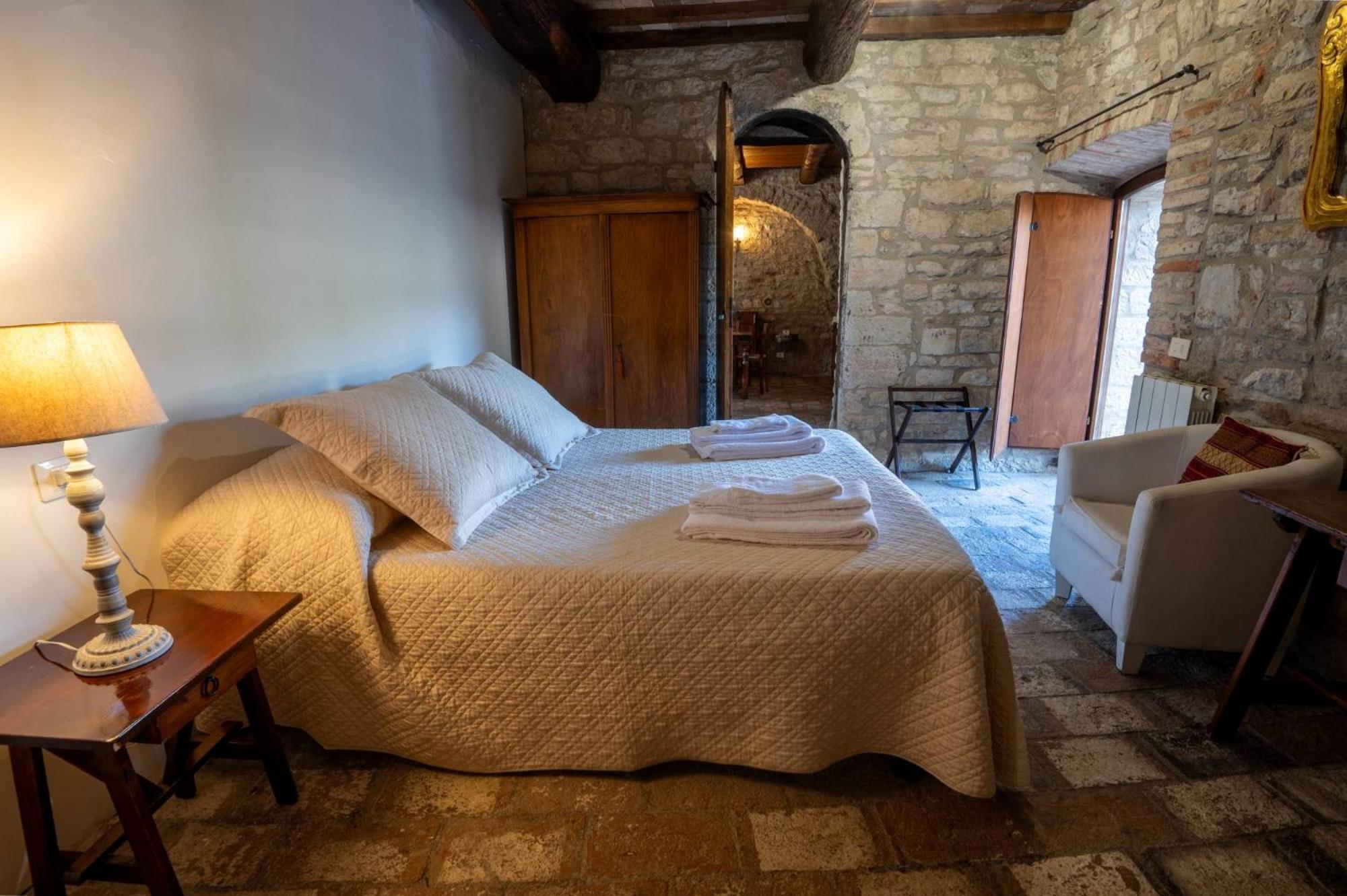 Castello Valenzino Panzió Antognola Kültér fotó