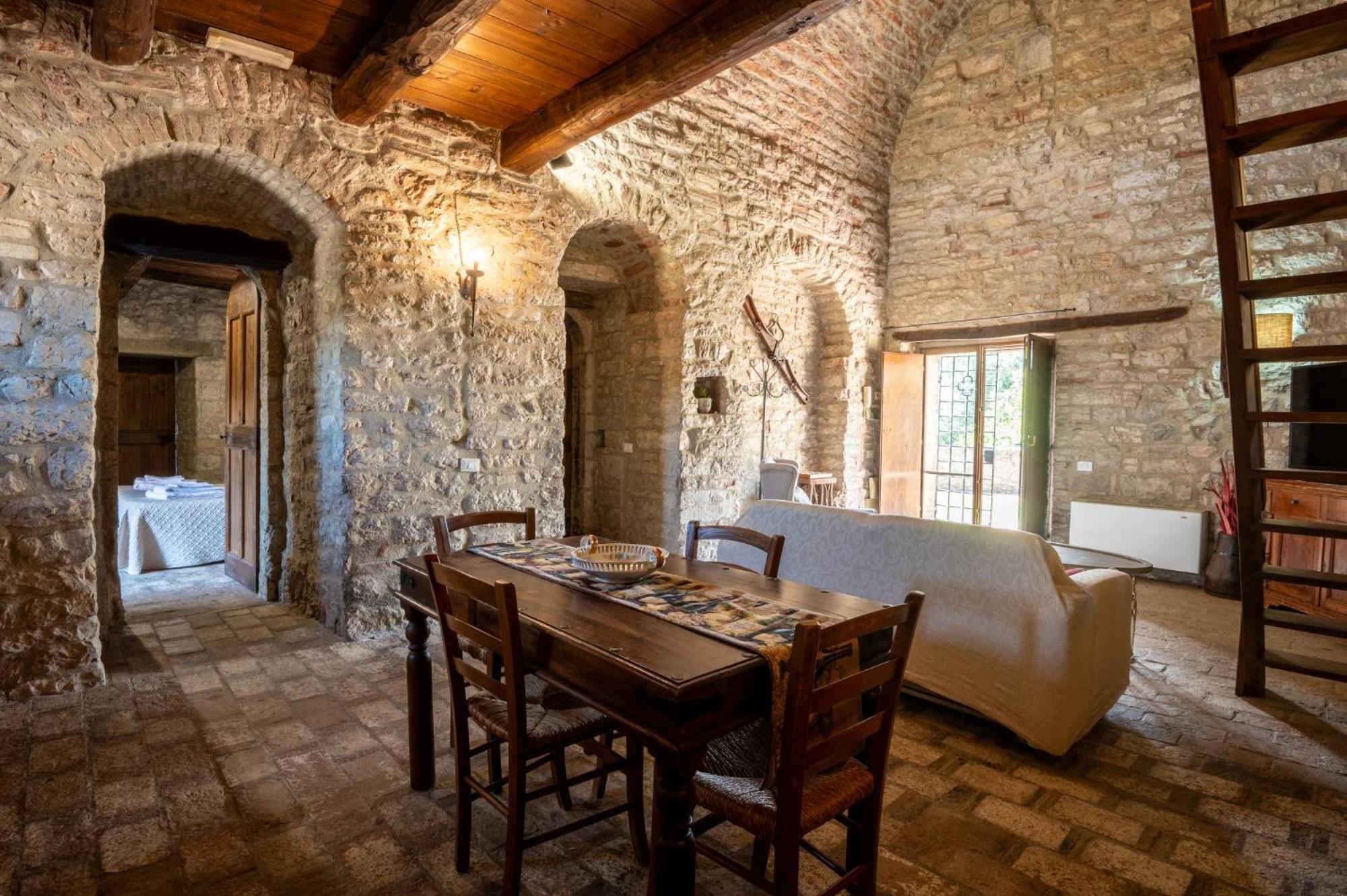 Castello Valenzino Panzió Antognola Kültér fotó